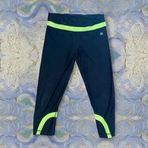 3/4 Workout Leggings with neon yellow detailing